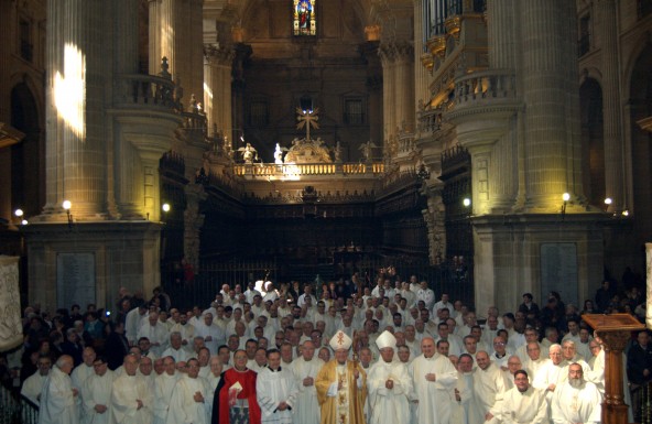 Más de cien sacerdotes diocesanos renuevan sus promesas en la Misa Crismal