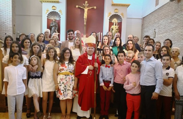 Monte Lope Álvarez recibe la visita del Obispo y confirma a 8 fieles