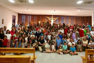 Más de 160 peregrinos de la Parroquia de San Pedro Poveda realizan el Camino de Santiago en familia