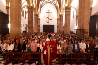 El Obispo imparte el Sacramento de la Confirmación a 100 adolescentes en Bailén