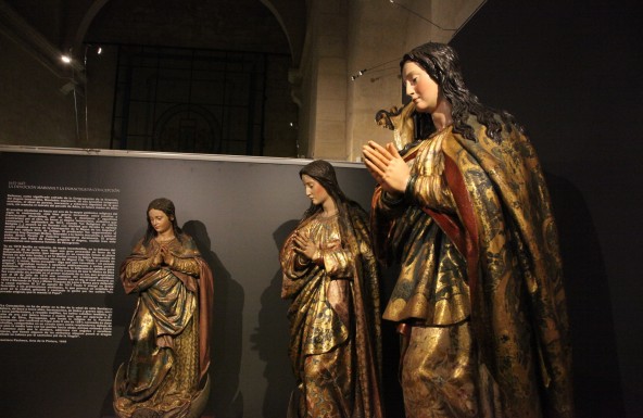 Fieles de El Salvador de Jaén conocen la exposición: ‘El dios de la madera’