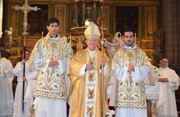 El Obispo de Jaén ordena a dos nuevos diáconos para servir la mesa de los pobres