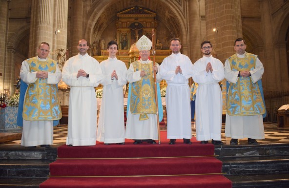 El Obispo confiere los ministerios de Acólito y Lector a cuatro seminaristas en la Solemnidad de la Inmaculada Concepción