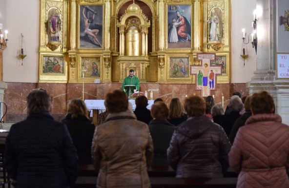 La parroquia de San Bartolomé de  Torredelcampo recibe la Cruz de la Misión diocesana