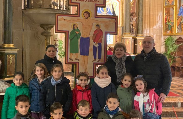 La Parroquia de Santo Domingo de Silos de Alcalá la Real recibe la Cruz de la Misión diocesana