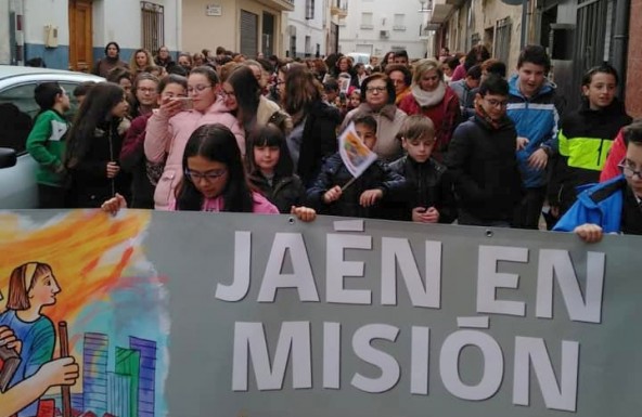 La Comunidad parroquial de Santiago Apóstol de Valdepeñas de Jaén recibe la Cruz de la Misión