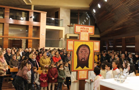 La comunidad parroquial de La Encarnación de Mancha Real acoge la Cruz