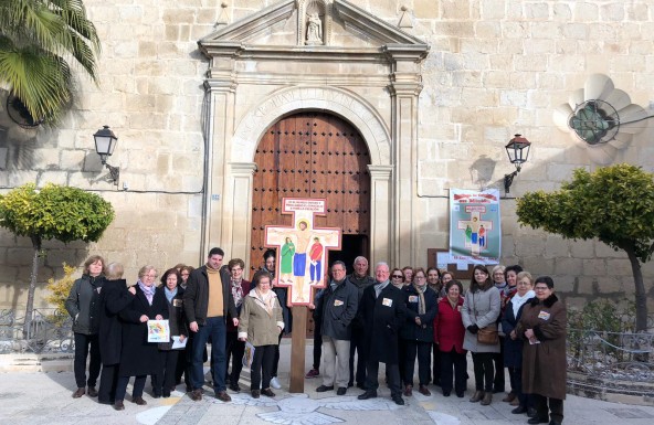 La Cruz peregrina de la Misión Diocesana es acogida en Santiago de Calatrava