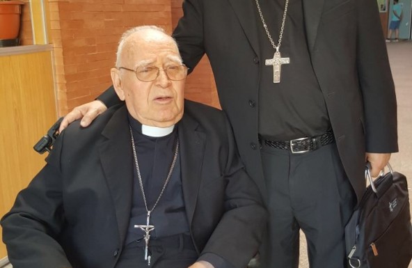 El Obispo de Jaén al Arzobispo emérito de Mérida-Badajoz: «Mi padre y Pastor, mi maestro y amigo»