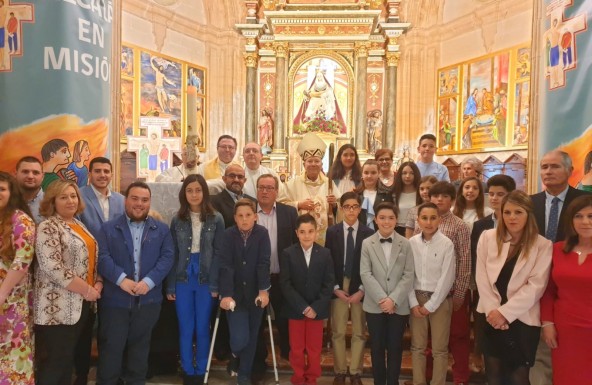 El Obispo administra el Sacramento de la Confirmación a 27 fieles en Alcalá la Real