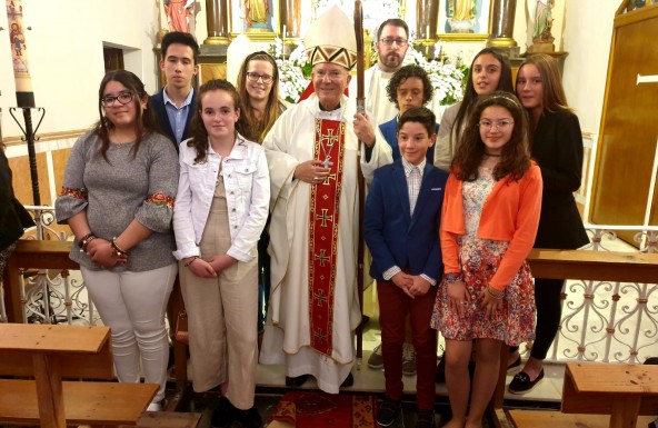 El Obispo visita Aldeaquemada y administra el Sacramento de la Confirmación a 9 jóvenes de la localidad