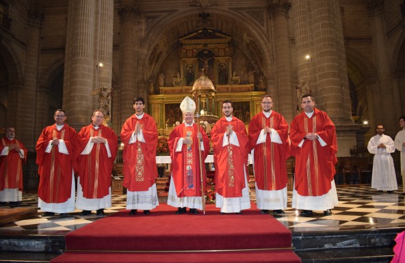 El Obispo ordena a dos presbíteros en la solemnidad de San Pedro y San Pablo