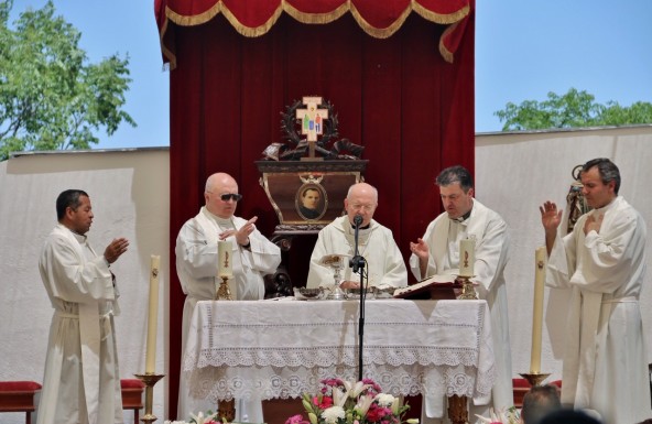 Don Amadeo preside la Eucaristía en la Romería de la Virgen de la Fuensanta en Gútar