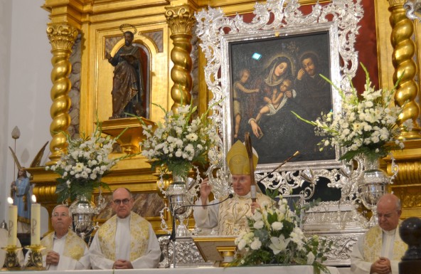 Don Amadeo preside la Solemne Eucaristía de recepción de la imagen restaurada de la Virgen de Belén, Patrona de Noalejo