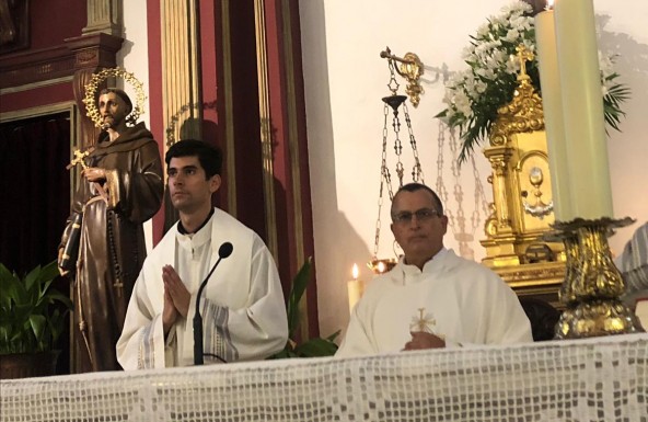 Miguel Conejero toma posesión de sus primeras parroquias