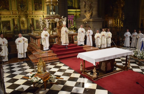 El Obispo preside la Eucaristía y la procesión claustral de las reliquias de Santa Bernardita en la Catedral de Jaén