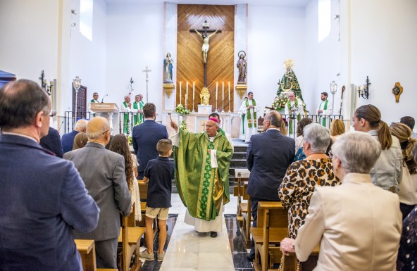El Obispo bendice la rehabilitación de la ermita de San José de Bedmar