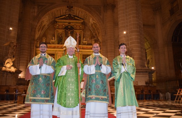 El Obispo ordenará presbíteros a tres diáconos el próximo mes de junio