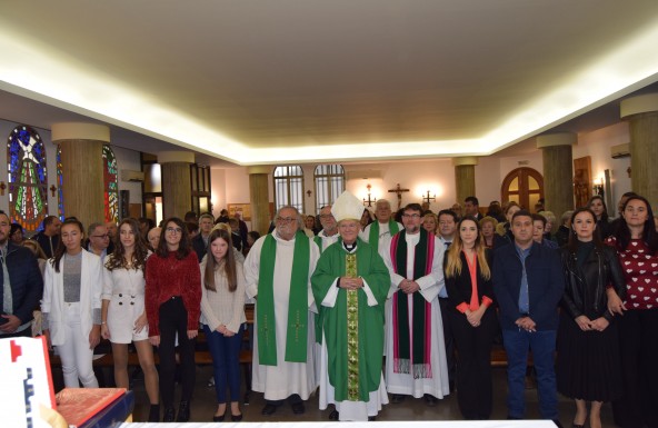 El Pastor diocesano imparte el Sacramento de la Confirmación a 10 jóvenes y adultos en la parroquia de San Juan Bosco