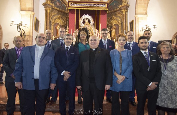 El Vicario General de la Diócesis bendice a la nueva imagen de la Virgen del Socorro en Andújar