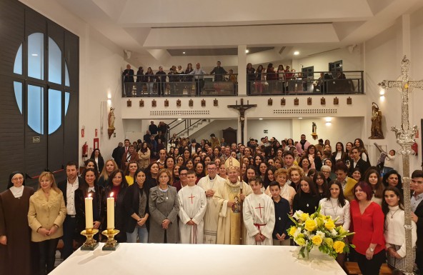El Obispo imparte el Sacramento de la Confirmación a 50 fieles en la parroquia de San Eufrasio de Andújar