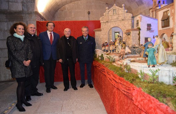 El Obispo bendice, un año más, el Nacimiento napolitano de la Fundación Caja Rural de Jaén