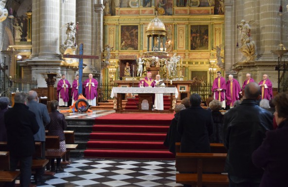 Monseñor Rodríguez Magro preside la Eucaristía de despedida de la Cruz de Lampedusa