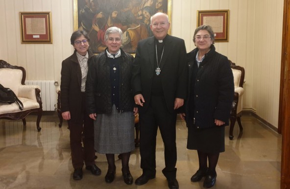 Don Amadeo se reúne con la Superiora General del Instituto Calasancio de las Hijas de la Divina Pastora