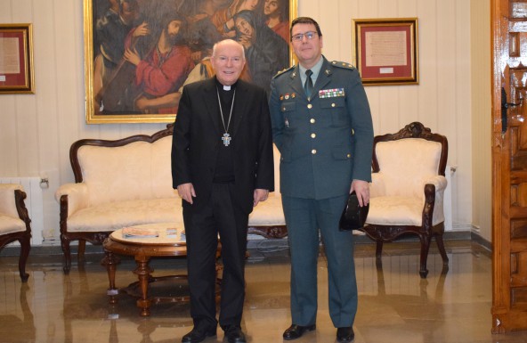 Monseñor Rodríguez Magro recibe al Jefe de la Comandancia de la Guardia Civil de Jaén