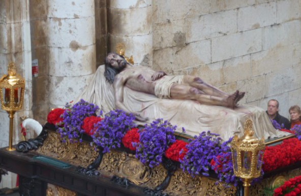 Cáritas Diocesana de Jaén agradece la generosidad de los cofrades del Cristo Yacente