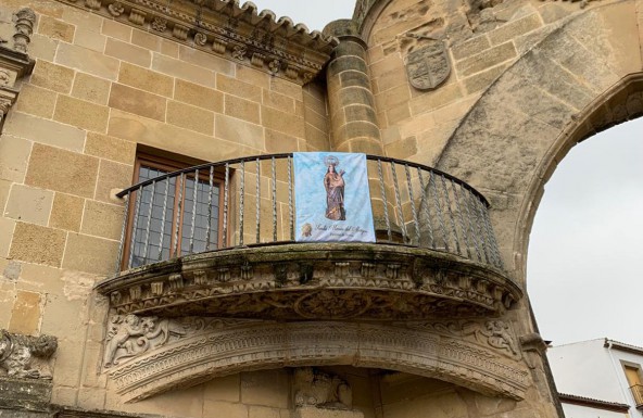 Los baezanos llamados a llenar sus balcones con colgaduras de la Virgen del Alcázar