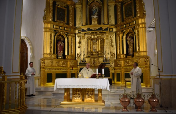 Monseñor Rodríguez Magro pide a los sacerdotes, durante la Misa Crismal, que donen su sueldo a Cáritas