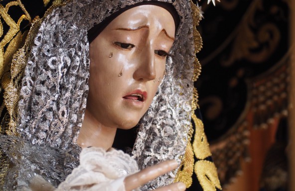 Reflexión en este Viernes de Dolores: La Virgen María sostiene en sus brazos a sus hijos crucificados