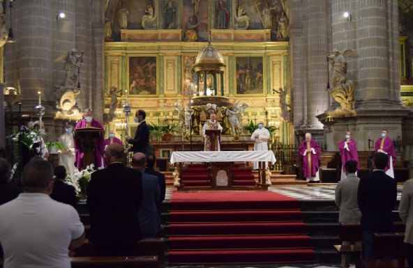 Don Amadeo preside en la Catedral el funeral por las 187 víctimas del coronavirus en la provincia de Jaén