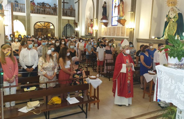Una treintena de fieles reciben el Sacramento de la Confirmación en la parroquia de la Inmaculada Concepción de Arroyo del Ojanco
