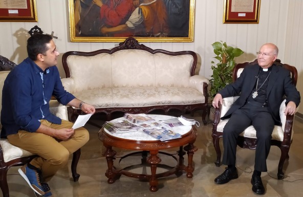 Vivir Jaén y 7 TV Jaén entrevista a Monseñor Rodríguez Magro con motivo de sus bodas de oro sacerdotales