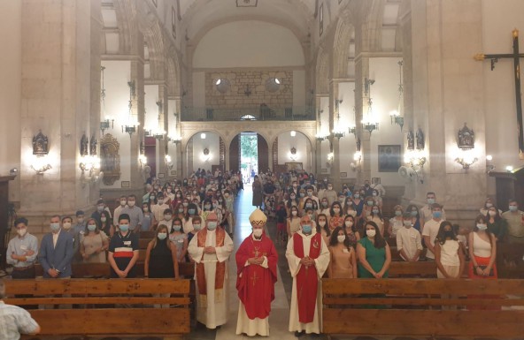 El Obispo imparte el Sacramento de la Confirmación a 30 adolescentes de la parroquia de La Asunción de Ntra. Sra. de Jódar