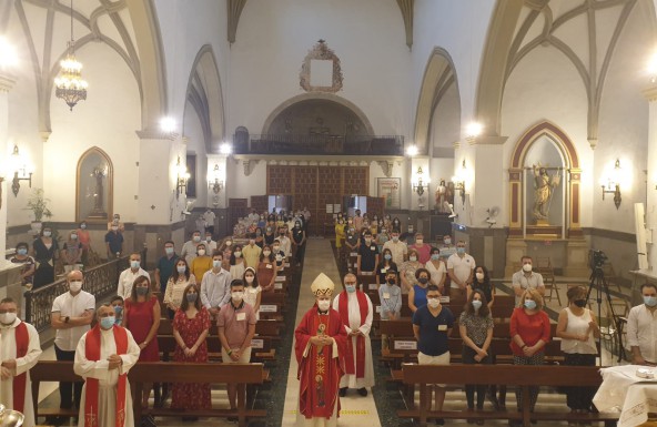 Una veintena de fieles reciben el Sacramento de la Confirmación en la parroquia de Santa María de Torredonjimeno
