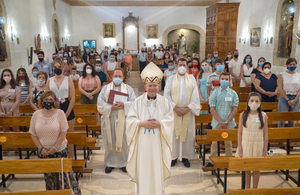 16 adolescentes reciben la Confirmación en la parroquia de La Asunción de Garcíez