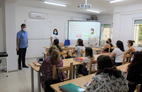 Quince alumnas comienzan el curso de Atención sociosanitaria impartido por Cáritas
