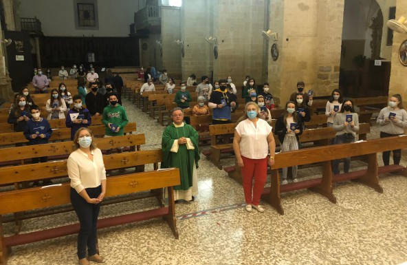 Los jóvenes de San Andrés de Baeza han recibido el Nuevo Testamento