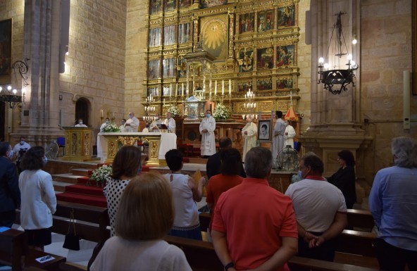 Canal Sur se traslada a Linares para retransmitir la misa dominical, presidida por Monseñor Rodríguez Magro