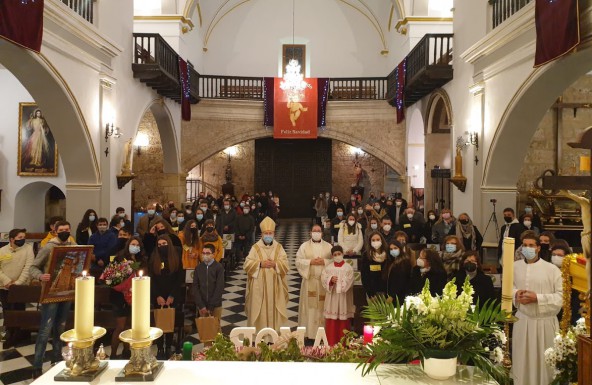 El Obispo administra el Sacramento de la Confirmación a una veintena de fieles en la parroquia de Ntra. Sra. de la Encarnación de Cambil