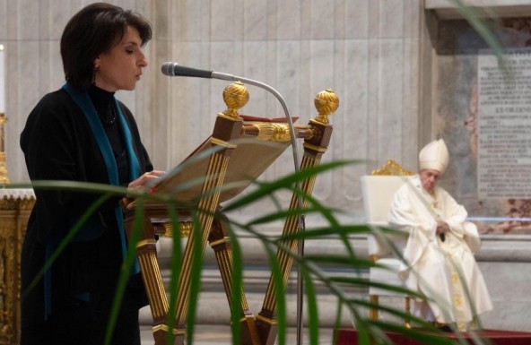 El Papa establece que los ministerios de lector y acólitos estén abiertos a las mujeres
