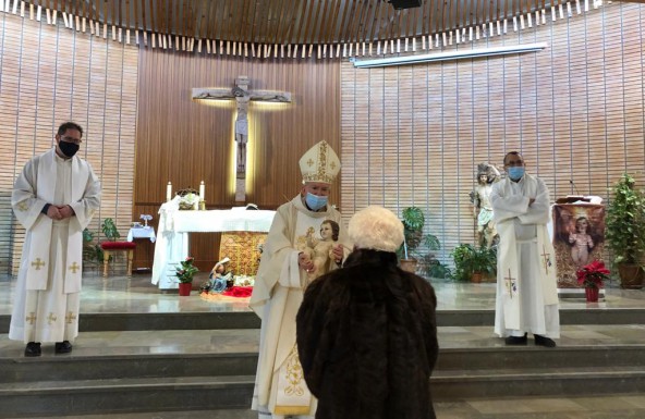 El Obispo celebra el primer domingo del 2021 en San Sebastián de Linares