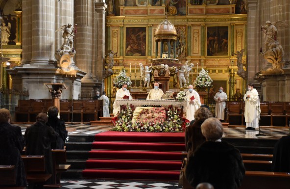 Monseñor Rodríguez Magro preside la Santa Misa en la Solemnidad de Santa María, Madre de Dios