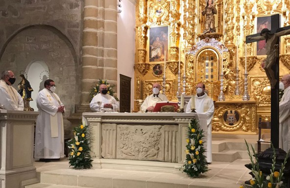 Dedicación de un nuevo altar en la Parroquia de San Pedro Apóstol de Mengíbar