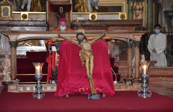La Cruz de Cristo que nos da la salvación: solemne celebración del Viernes Santo