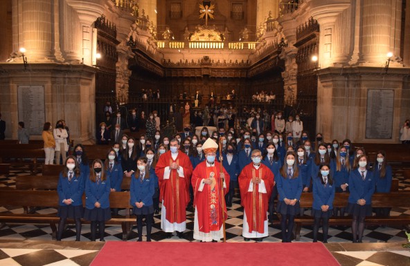 La Catedral acoge el Sacramento de la Confirmación de las alumnas del Colegio Guadalimar