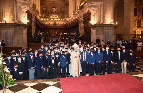 Más de 70 alumnos del Colegio Altocastillo reciben el Sacramento de la Confirmación en la Catedral